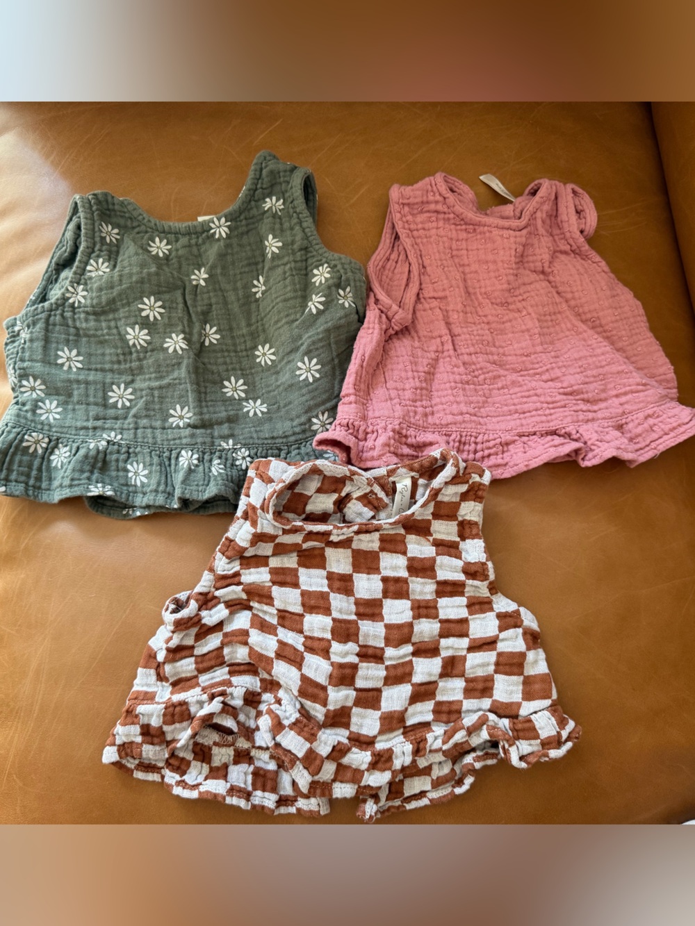 Rylee + Cru Olive Daisy Top, Rust Checkerboard Shorts, Dusty Pink Tank Bundle